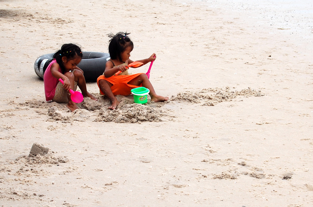 Girs on the beach