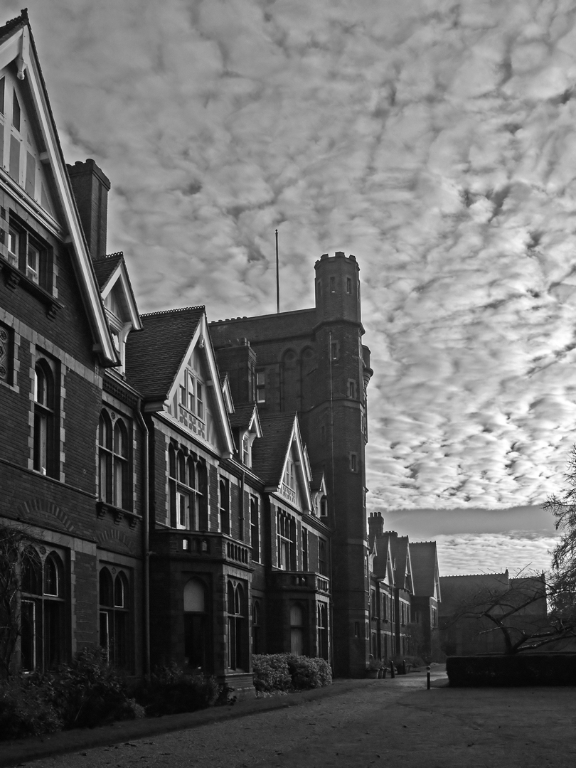  Girton College  --  Cambridge