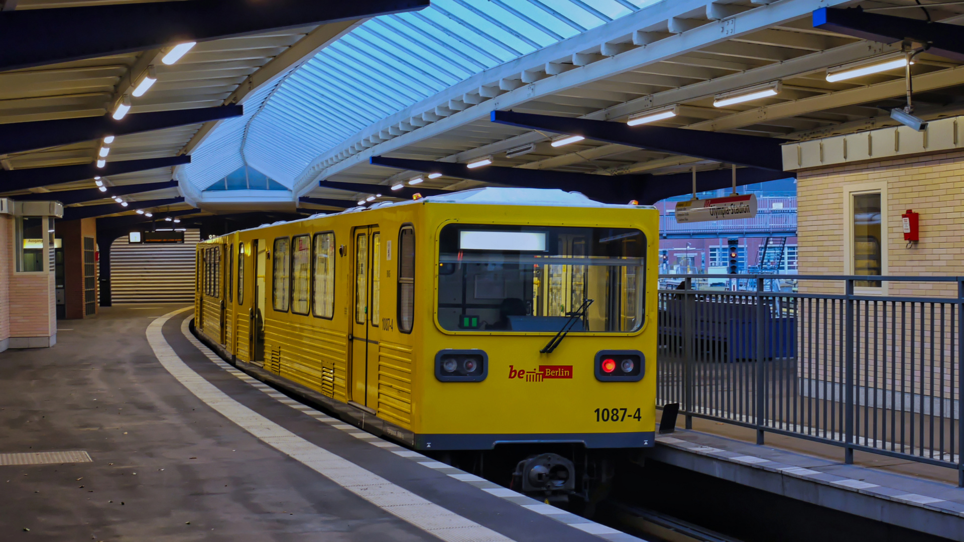 "Gisela" in der Station Olympia-Stadion