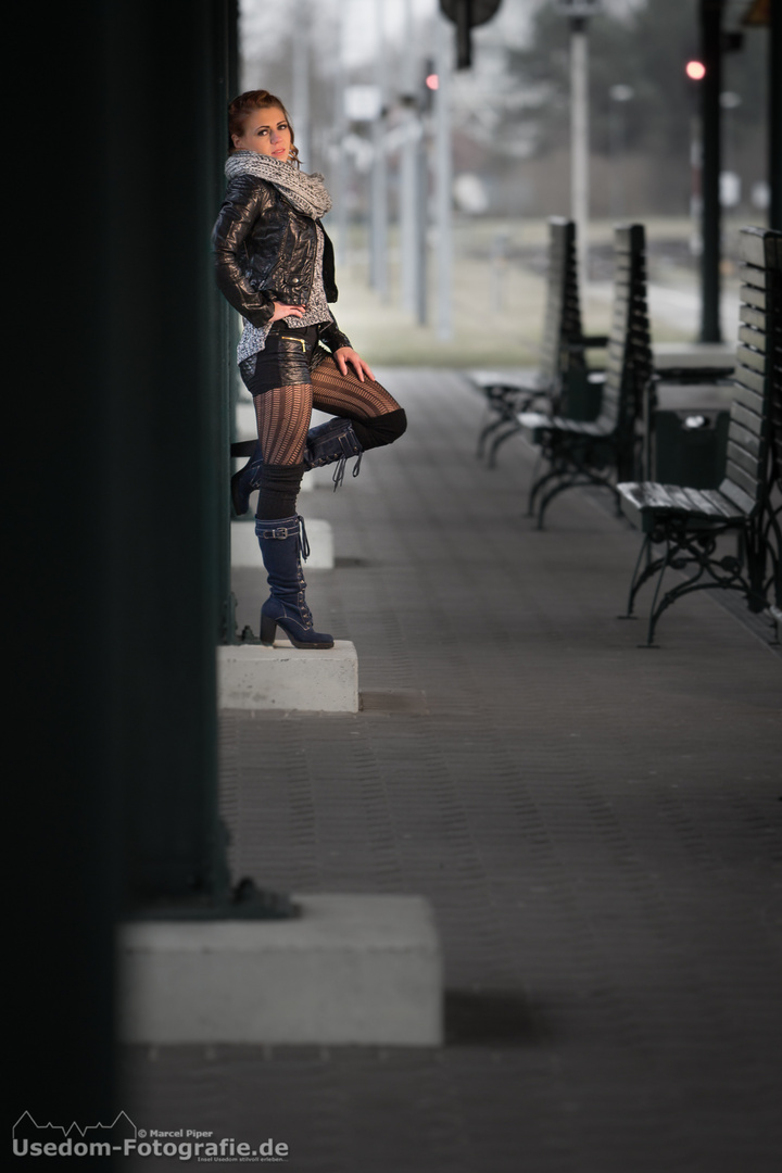 Gitta auf dem Bahnhof Heringsdorf 3