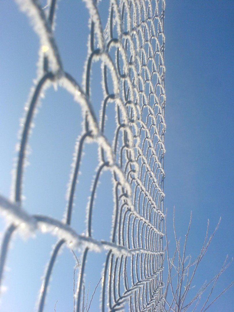 Gitter im Schnee