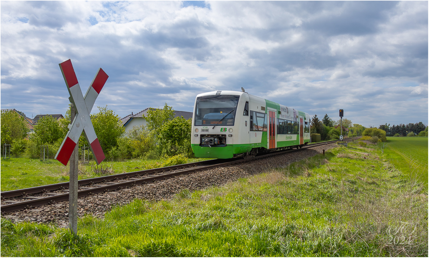 Gitterbox im Grünen