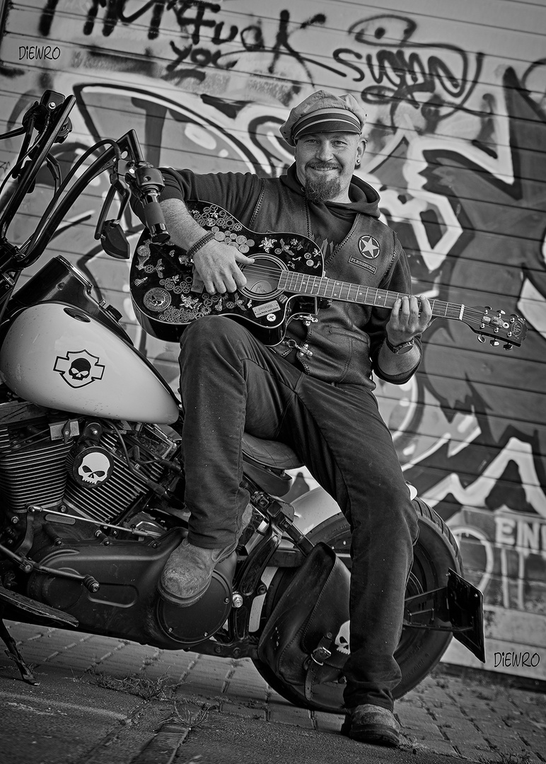 Gituar Man    HDR   SW 