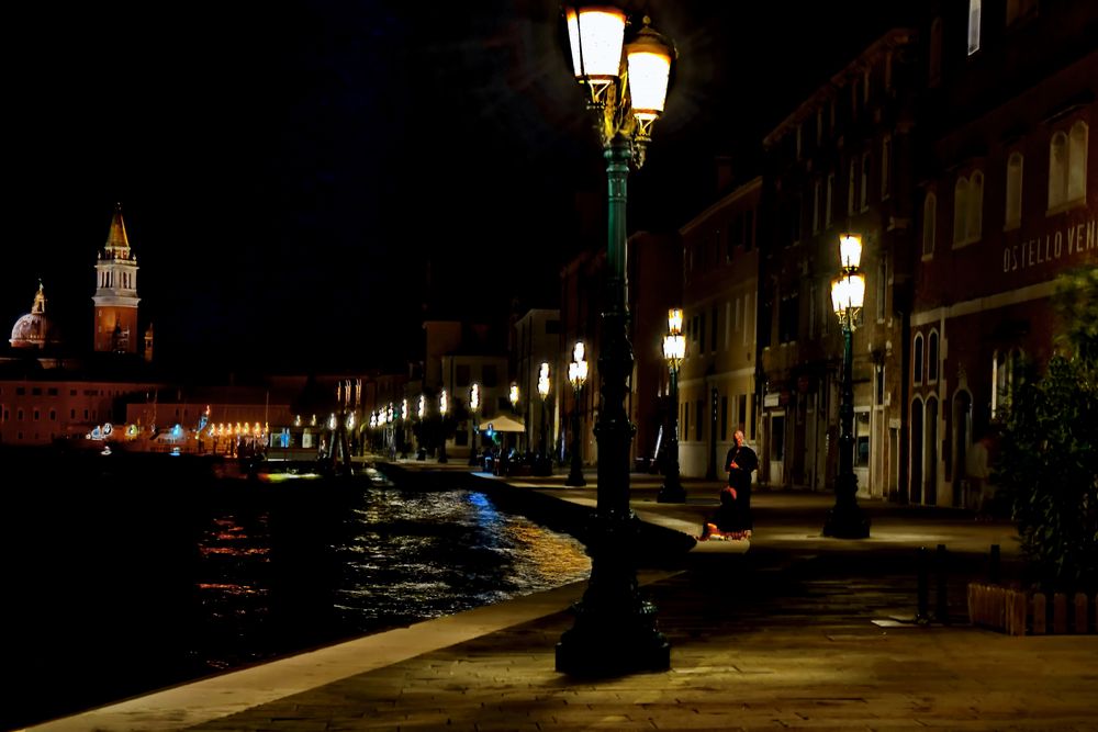 GIUDECCA  - a mezzanotte - 