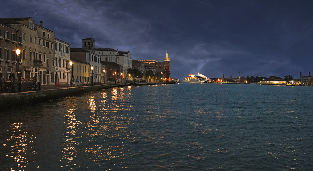 Giudecca samtige Nacht in blau - Venedig -