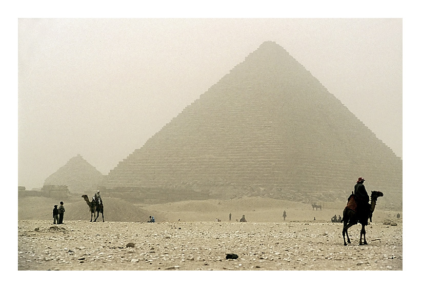 GIZA: FOG AND MICERINO...