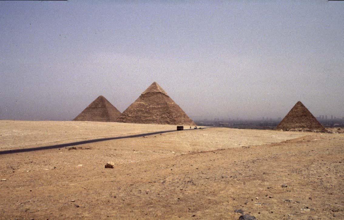 Gizeh Plateau mit Pyramiden