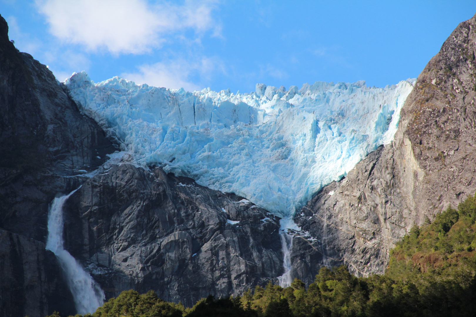 glaciar colgante parque nacional Queulat, región de Aysén chile