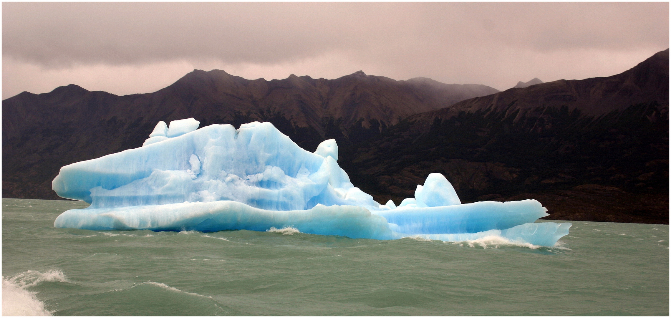 glaciar im  lago argentino (tempano)