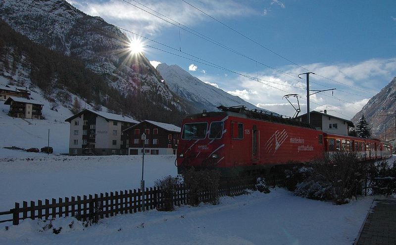 Glacier-Express auf der Fahrt nach Randa