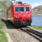 Glacier Express beim Einfädeln am Oberalppass