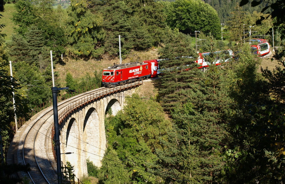 Glacier Express beim Laxgraben