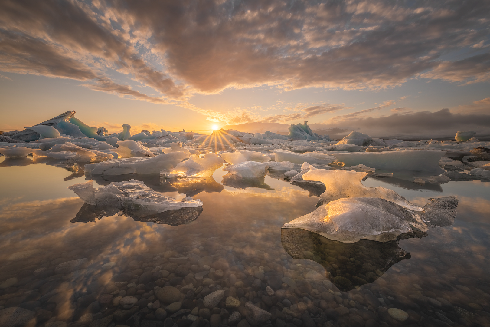 [ ... glacier lagoon ]