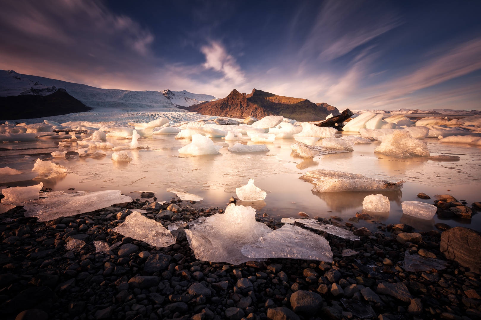 [glacier lagoon...]