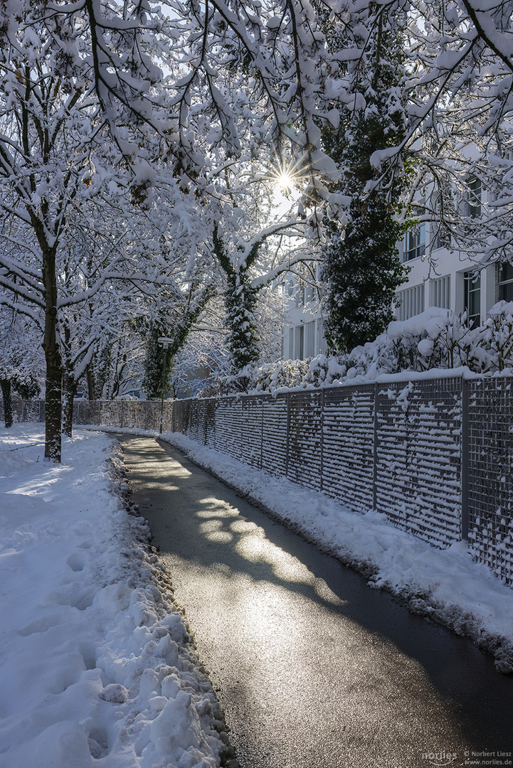 Glänzender Weg