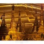 Glänzendes Gold in der Shwedagon Pagode von Yangon, Myanmar/Burma 2012