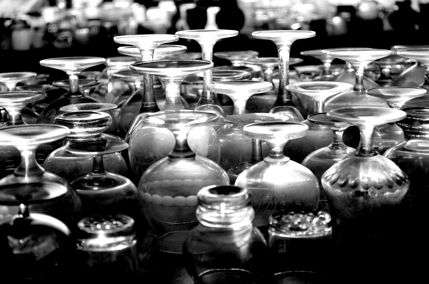 Gläser am Flohmarkt