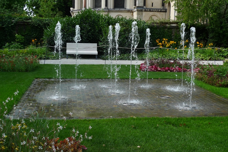 gläsernes Wasserspiel