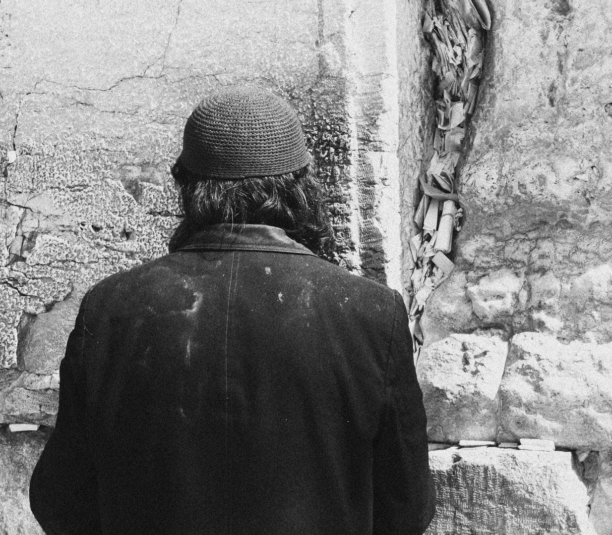 Gläubiger im Gebet an der Klagemauer in Jerusalem