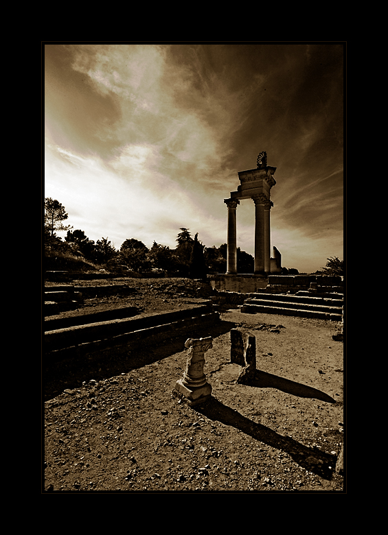 - glanum -