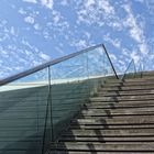 Glas, Beton und Himmel