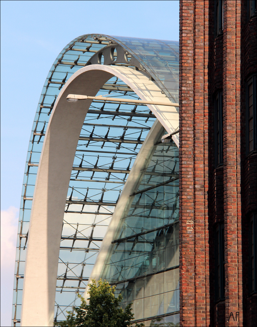 Glas und Backstein