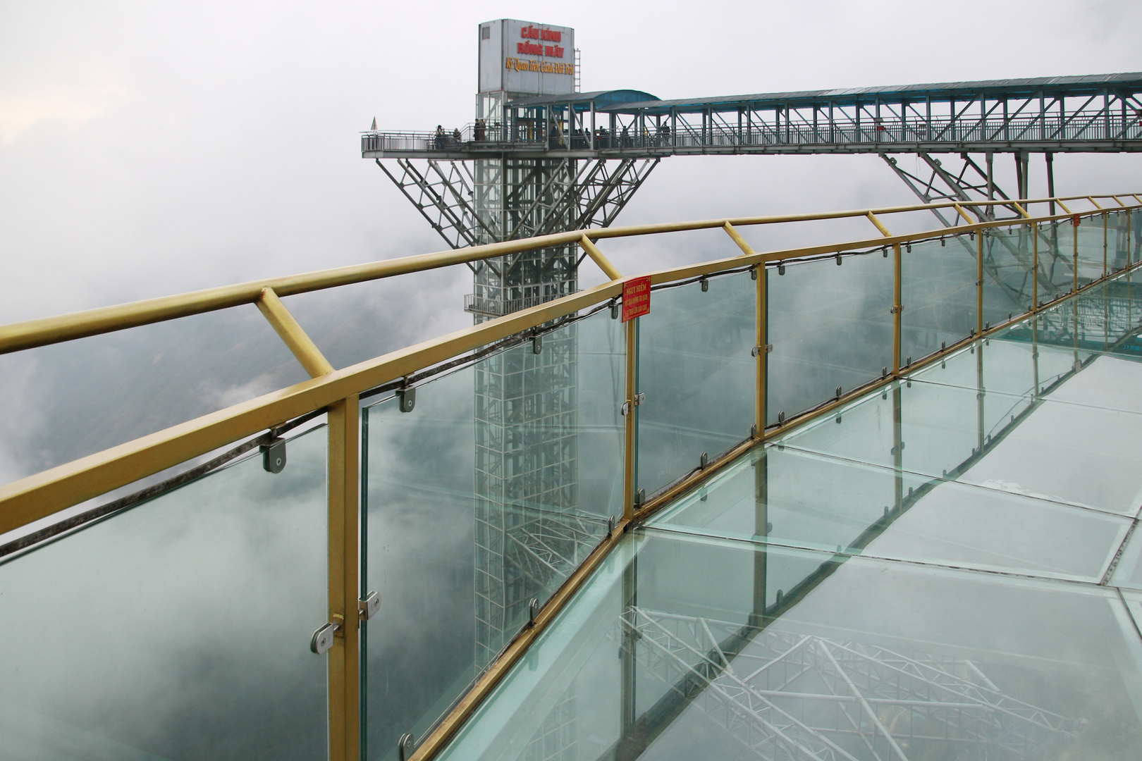 Glasbodenbrücke