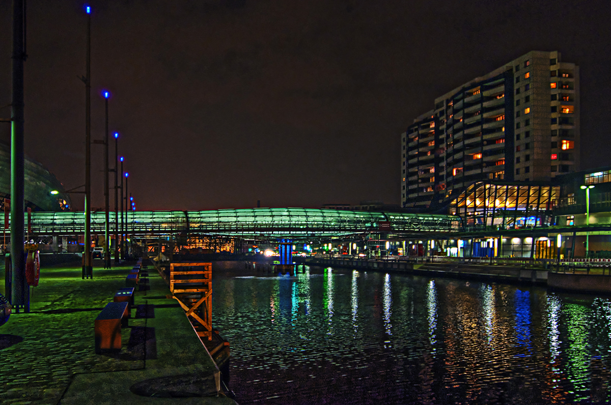 Glasbrücke zum Klimahaus