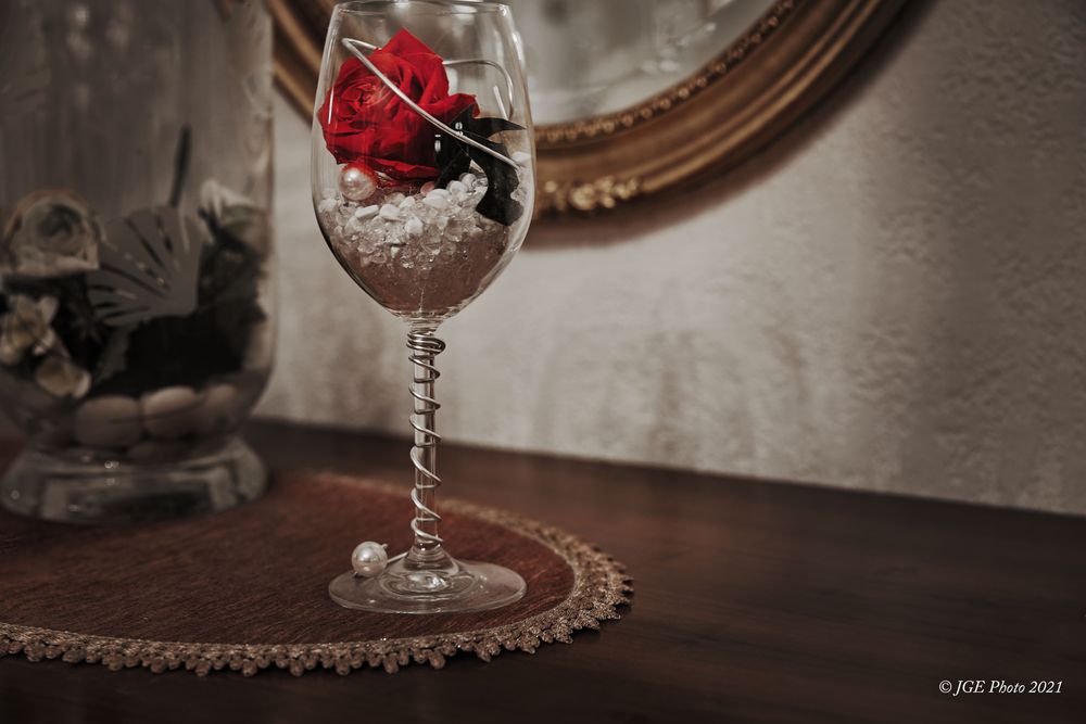 Glasdeko mit Rose