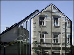 glasfassadengespiegelte Hausfassade