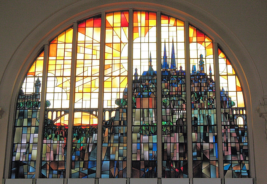 Glasfenster im Hauptbahnhof Luxemburg