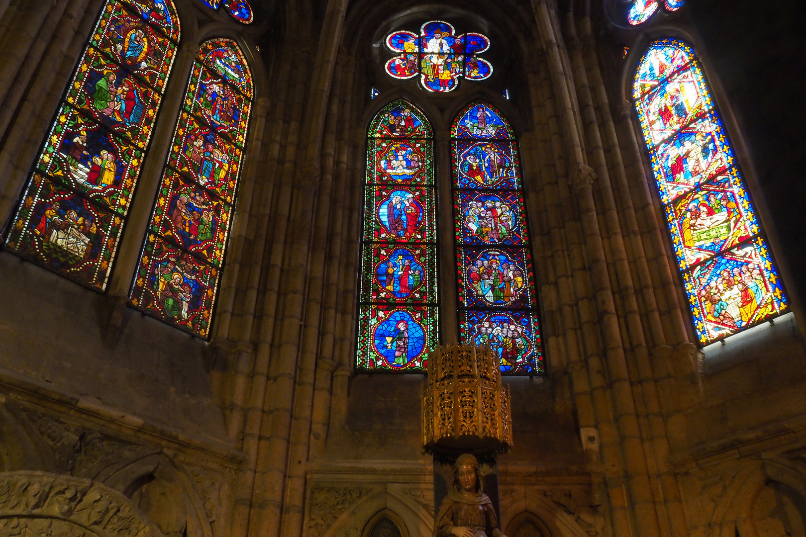 Glasfenster in Basilika San Isidro in Leon 2. jpg