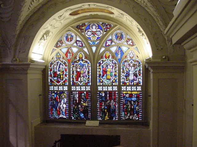 Glasfenster in der Krypta des Stiftes Klosterneuburg