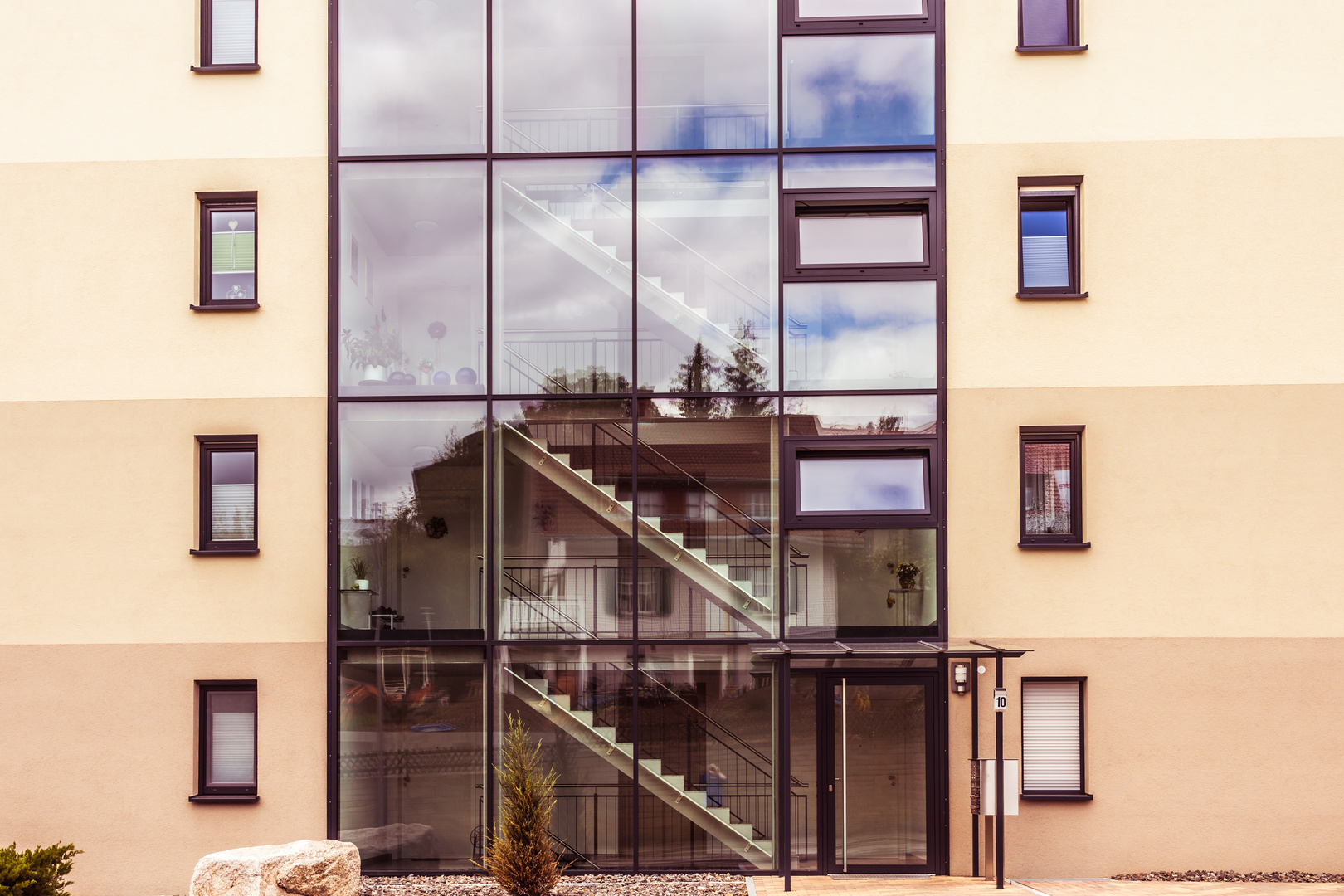 Glasfont im Treppenhaus Foto &amp; Bild fenster, glas