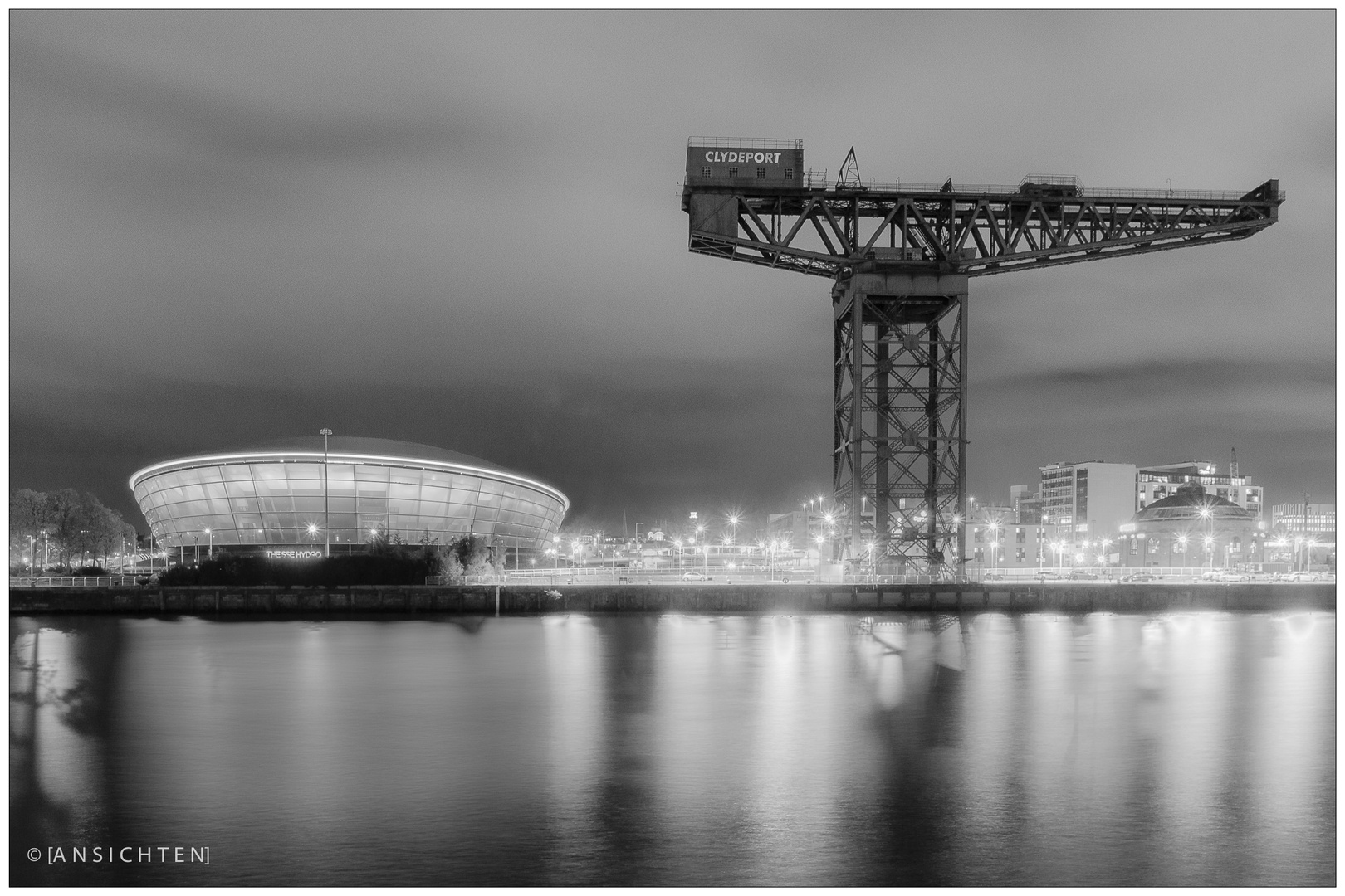 [glasgow - clydeport night bw]