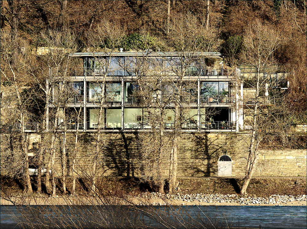 Glashaus an der Elbe