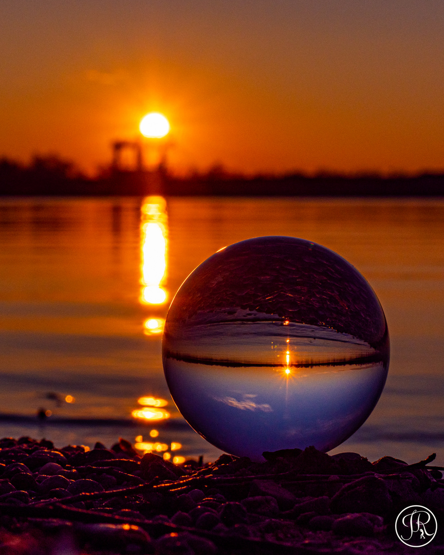 Glaskugel am See