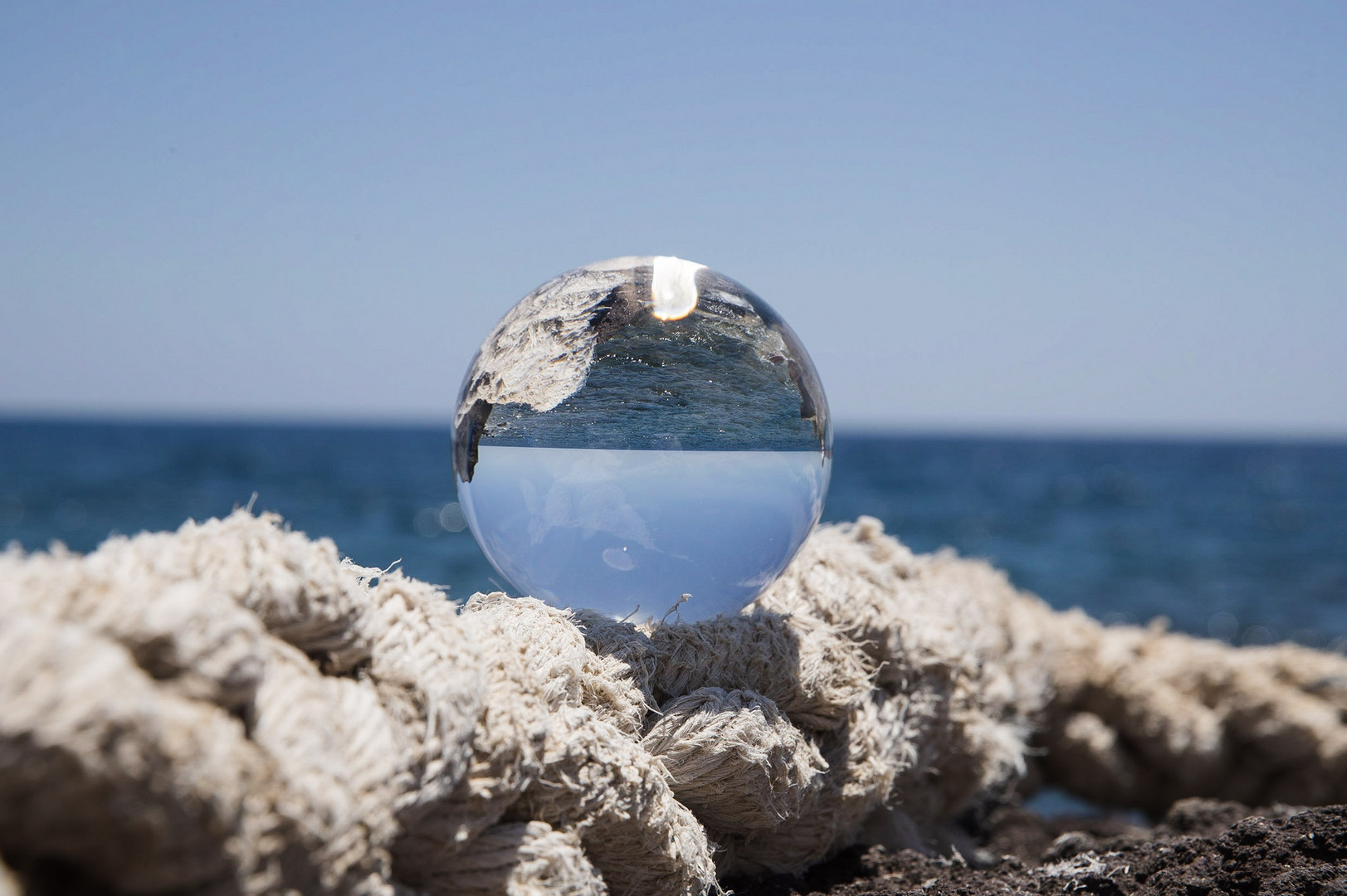 Glaskugel am Strand