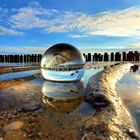 Glaskugel am Strand