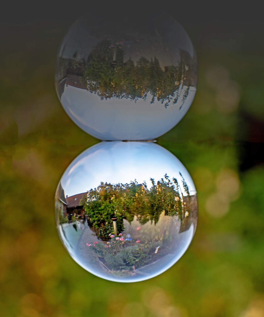 Glaskugel im Garten Foto & Bild fotomontage