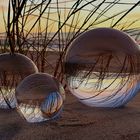 Glaskugeltreffen beim abendlichen Strandspaziergang