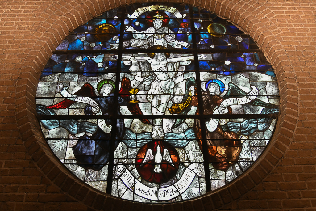  Glasmalerei von Joep Nicolas -St. Hubertuskirche Genhout (NL)