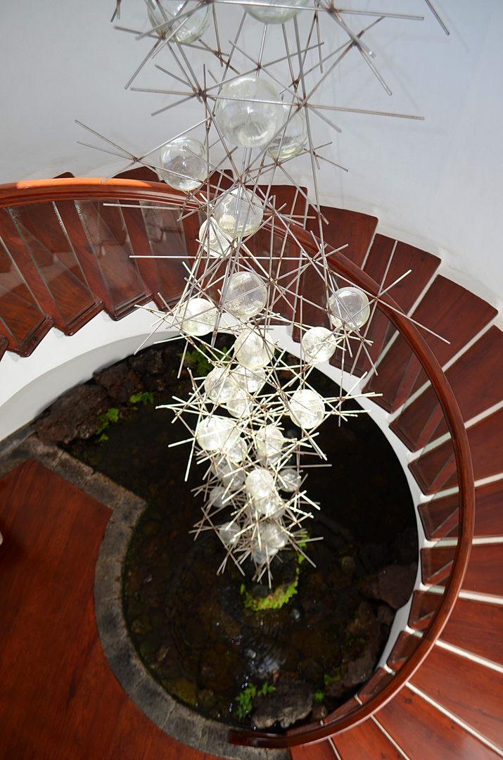 Glas/Metall-Skulptur von Cesar Menrique im Jardin de Cactus auf Lanzarote