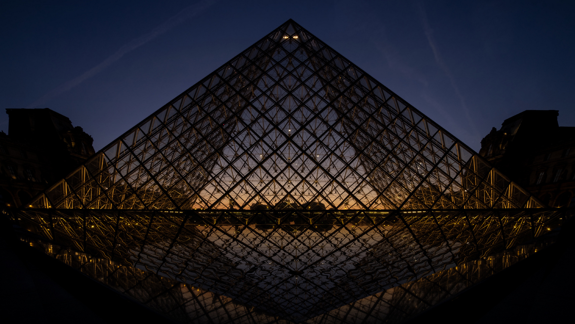 Glaspyramide des Louvre