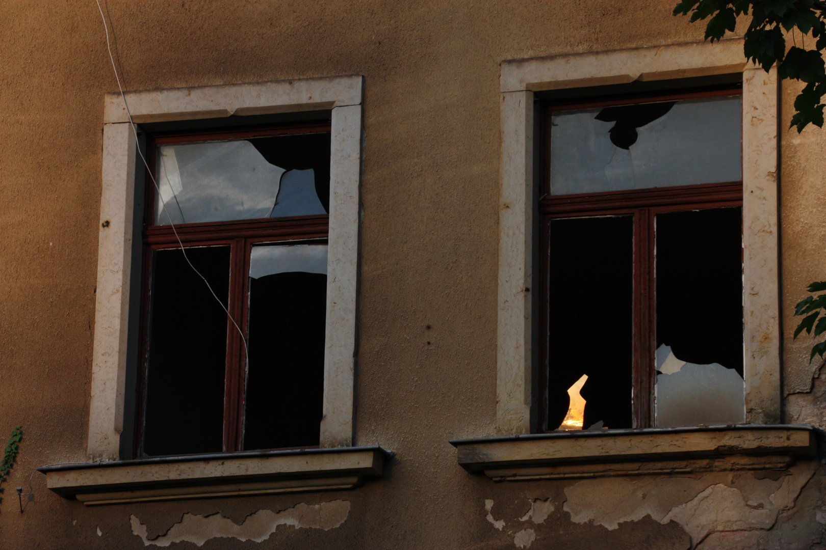 Glasscherbenspiel mit dem Sonnenaufgang