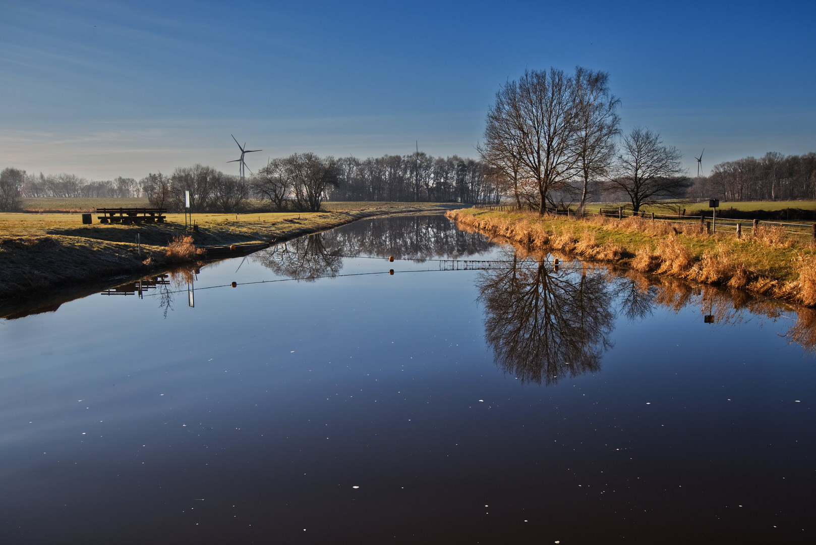 Glattes Wasser auf der Hunte bei Rechtern