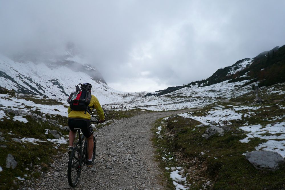 Glei samma oben - und obn scheint d`Sonn`  -  2010er Karwendeltour V