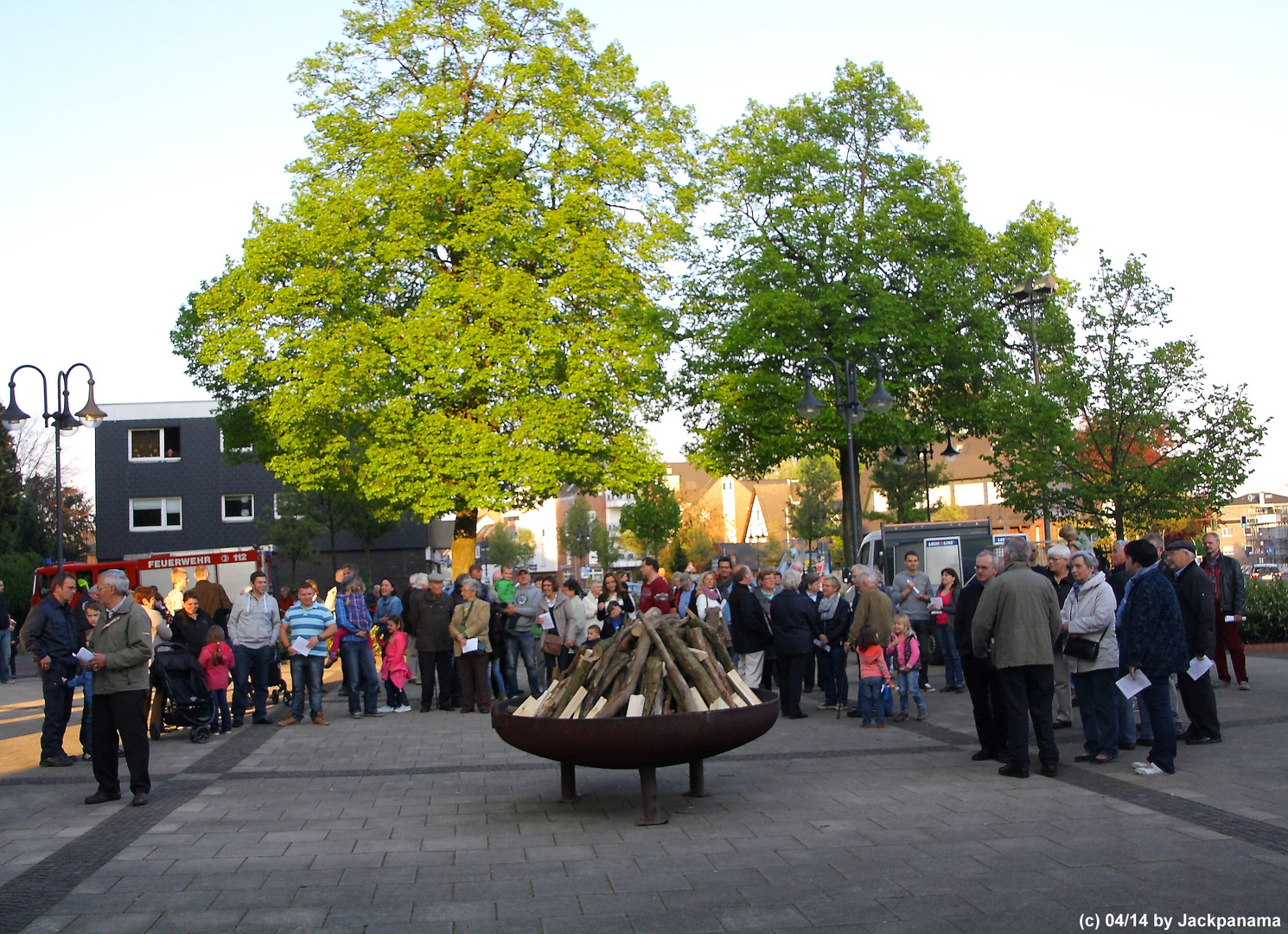 Gleich geht es mit dem Osterfeuer los!