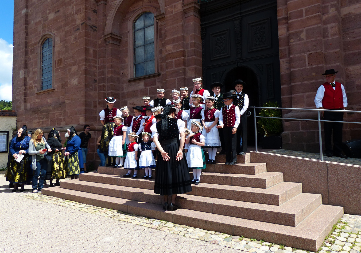 ... gleich kommt das Goldhochzeitspaar ...