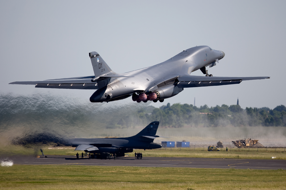 Gleich zwei B-1B Lancer Strategic Bomber